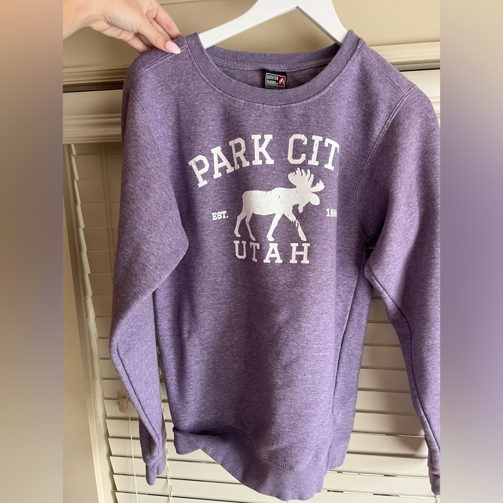 Vintage/ retro vibe Park City Utah Moose Sweatshirt - Lavender Purple